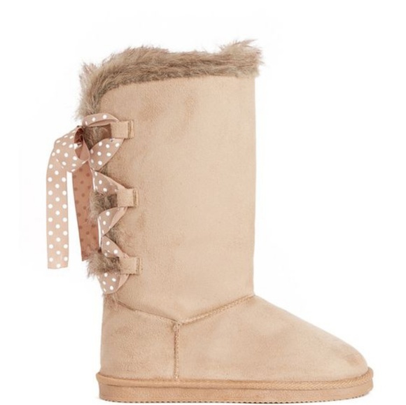 Shoes - ⭐Sale⭐Laced up furry winter boots